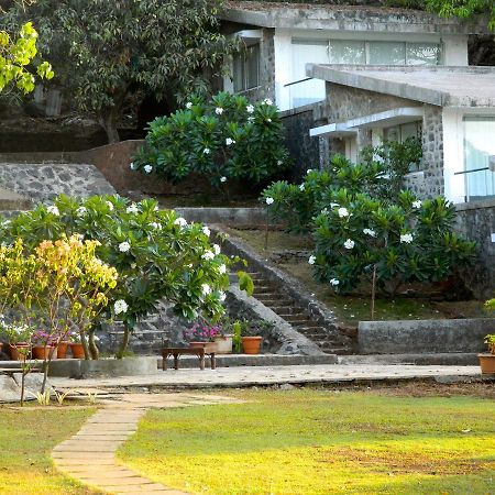 V Resorts Mahua Bagh Murud Nandgaon  ภายนอก รูปภาพ